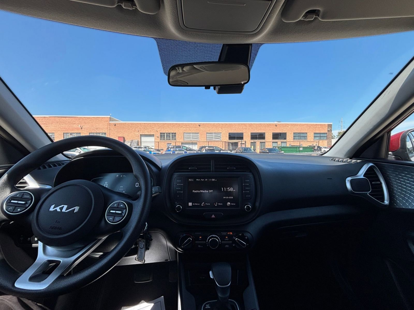 Used 2025 Kia Soul LX w/ LX Technology Package FWD image 31