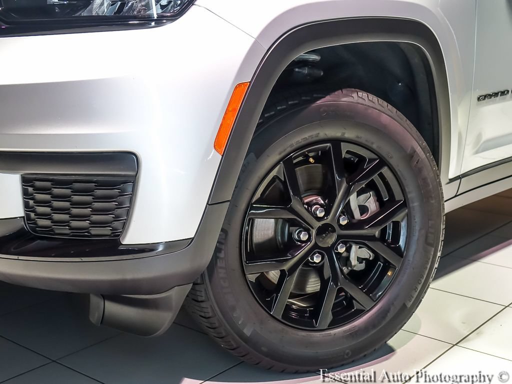Used 2025 Jeep Grand Cherokee L Altitude AWD/4WD image 3
