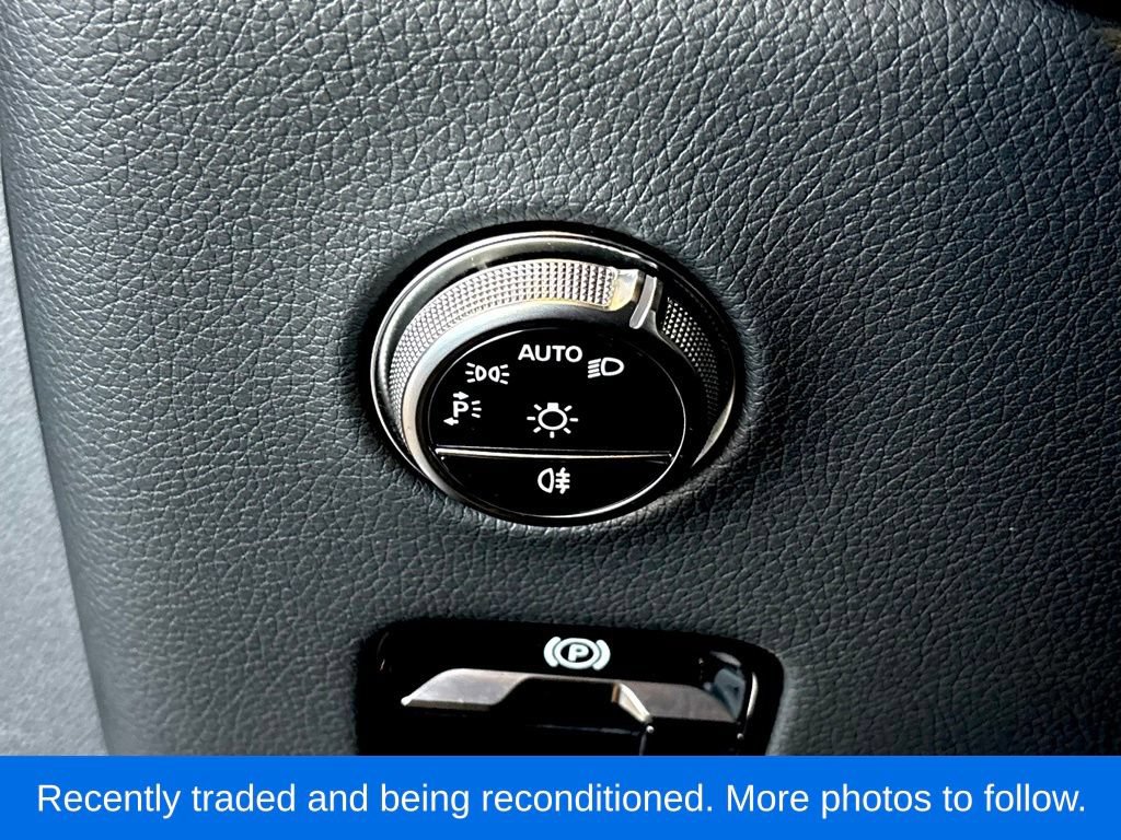 Used 2025 Mercedes-Benz GLC 300 4MATIC image 20