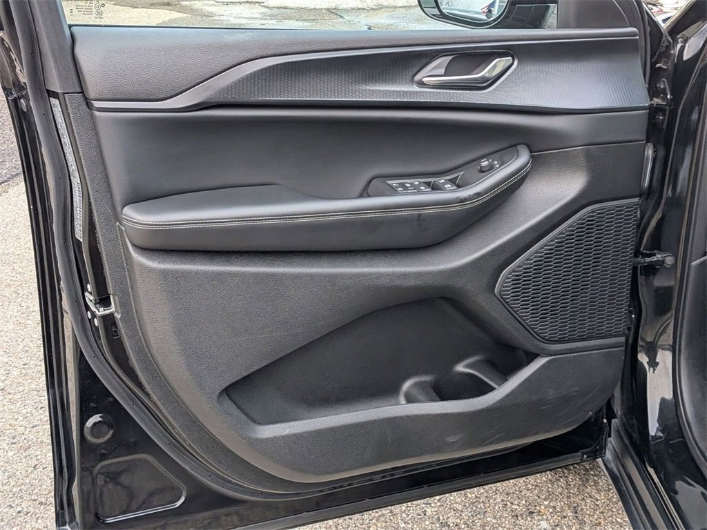 Certified 2024 Jeep Grand Cherokee Altitude image 15