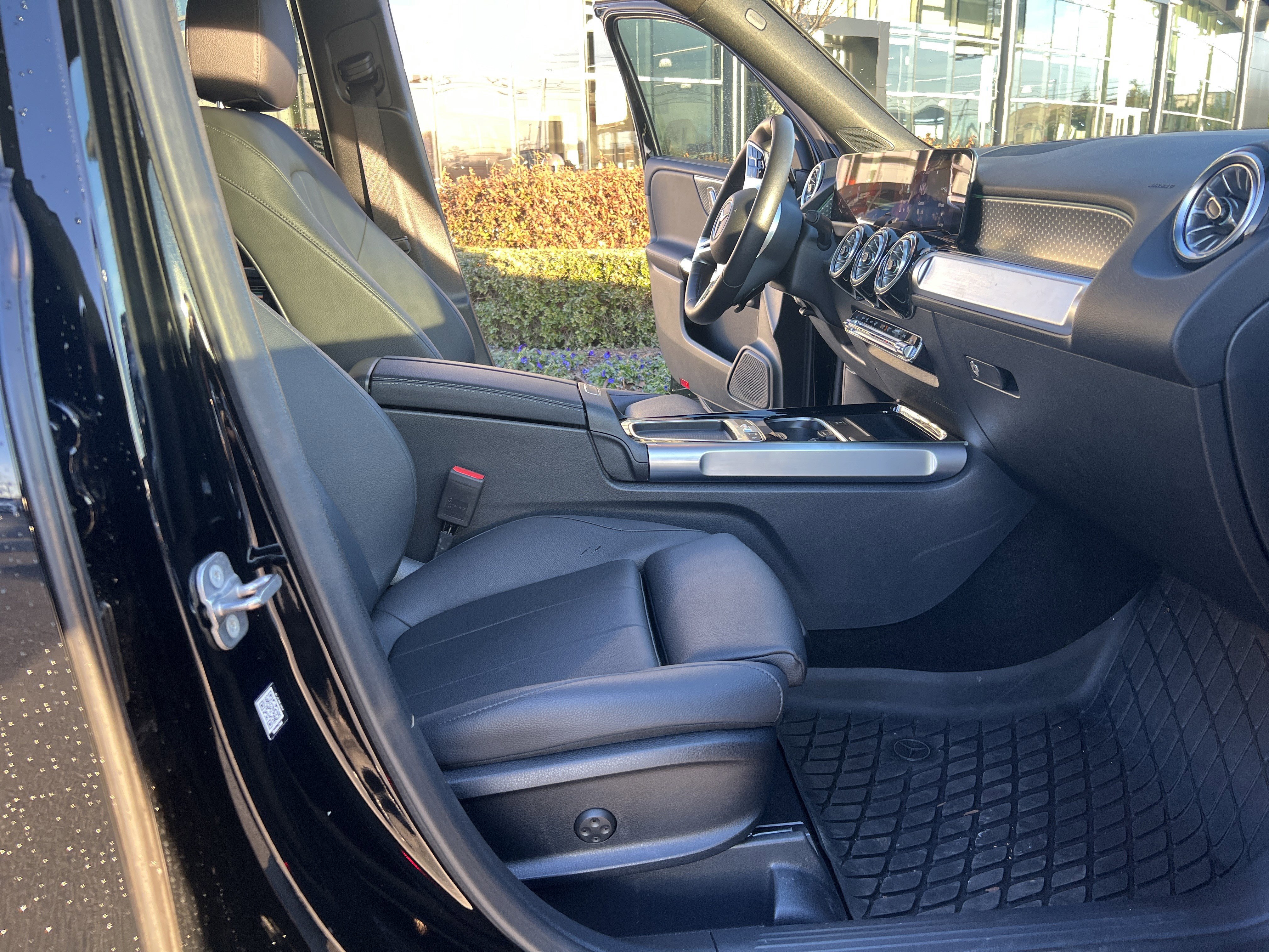 Certified 2025 Mercedes-Benz GLB 250 4MATIC image 35