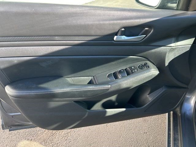 Used 2024 Nissan Altima 2.5 SV image 11