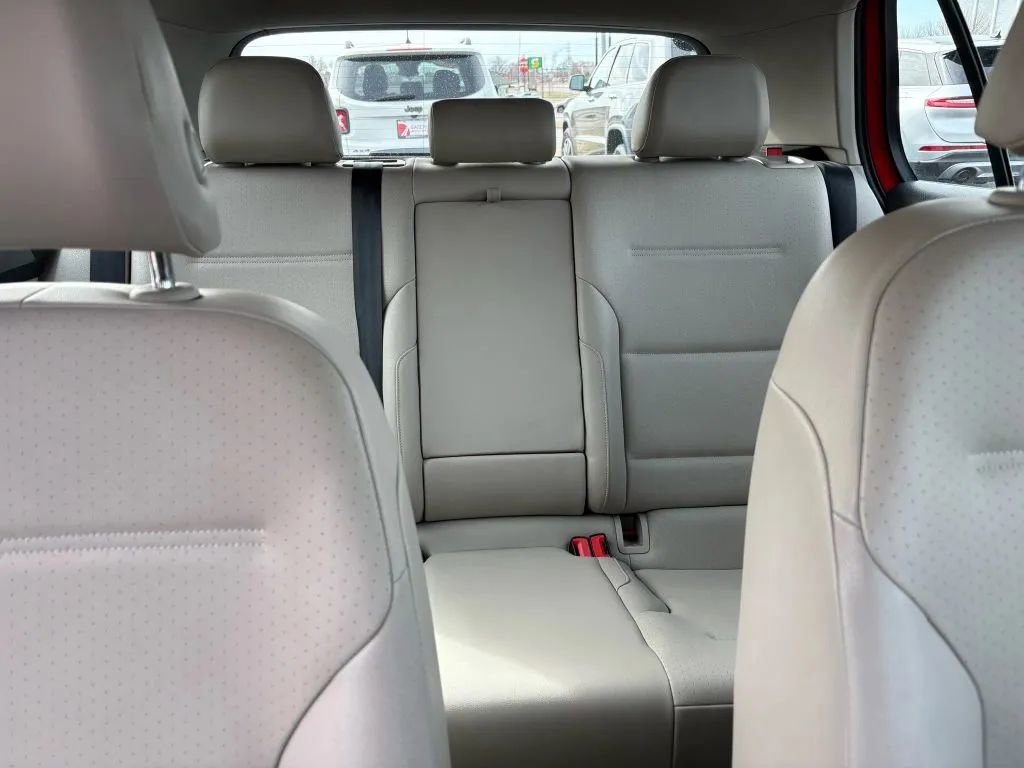 Used 2015 Volkswagen Golf S image 16