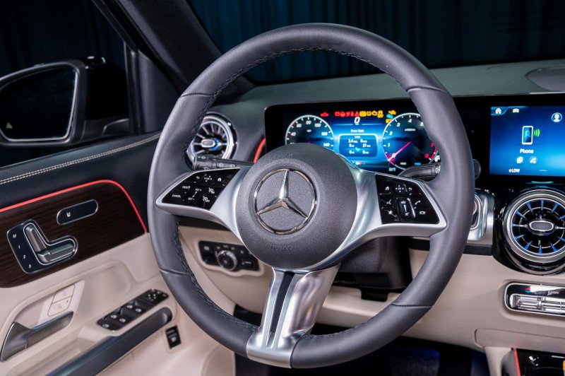 New 2026 Mercedes-Benz GLB 250 4MATIC image 16