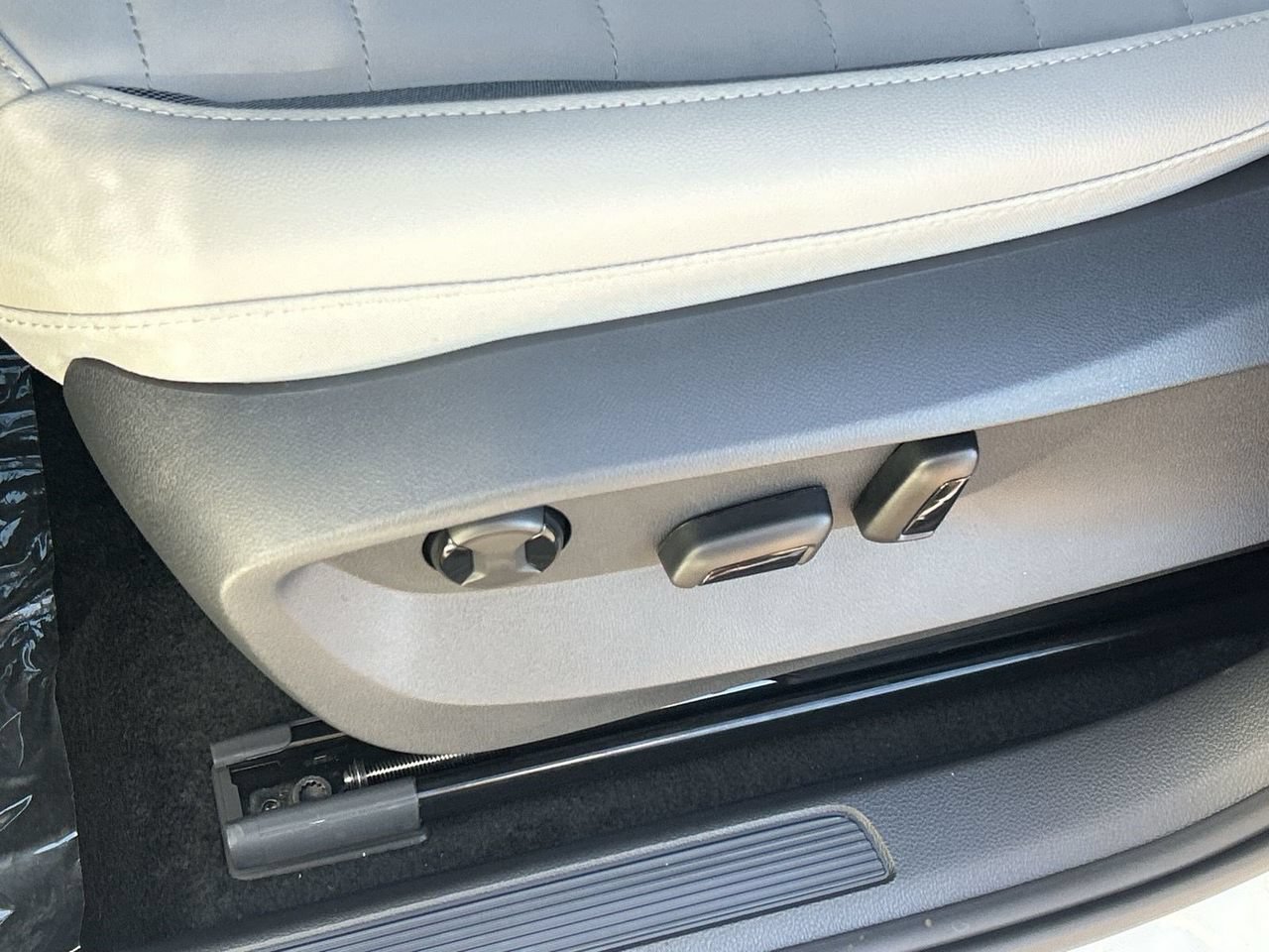 New 2026 Volkswagen Taos SE FWD image 16