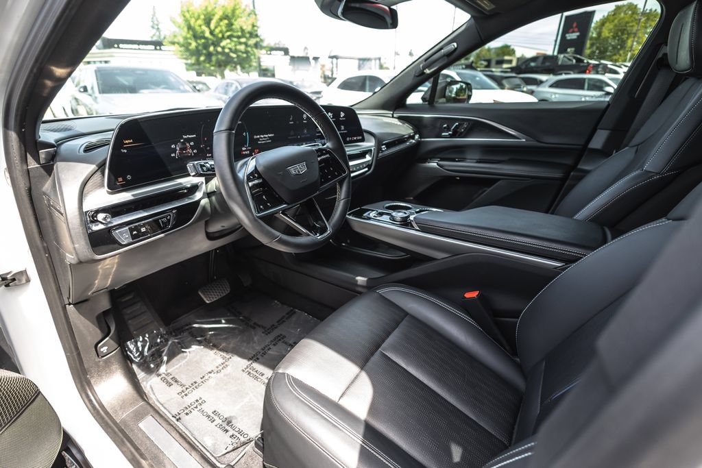Used 2024 Cadillac Lyriq Luxury RWD image 16