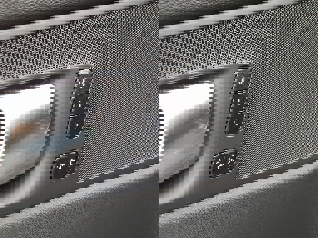 Certified 2023 Volvo XC60 B5 Plus w/ Climate Package image 13