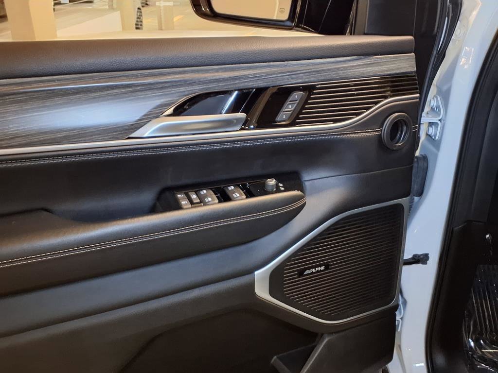 Used 2024 Jeep Wagoneer Series II w/ Flexible Seating Group image 17