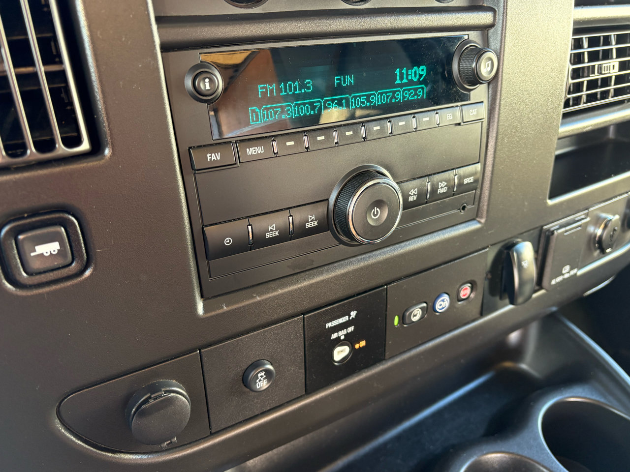 Used 2023 GMC Savana 3500 Extended w/ Power Convenience Package image 24