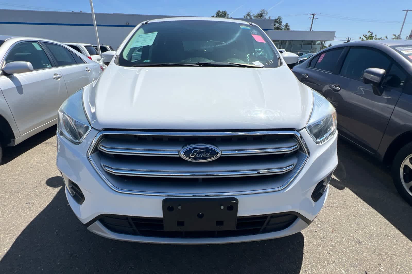 Used 2017 Ford Escape SE image 2