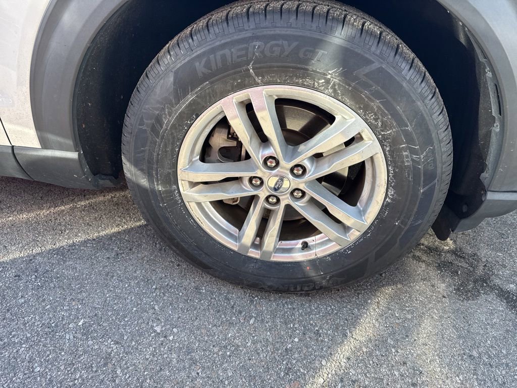 Certified 2022 Ford Explorer XLT w/ Equipment Group 202A image 4