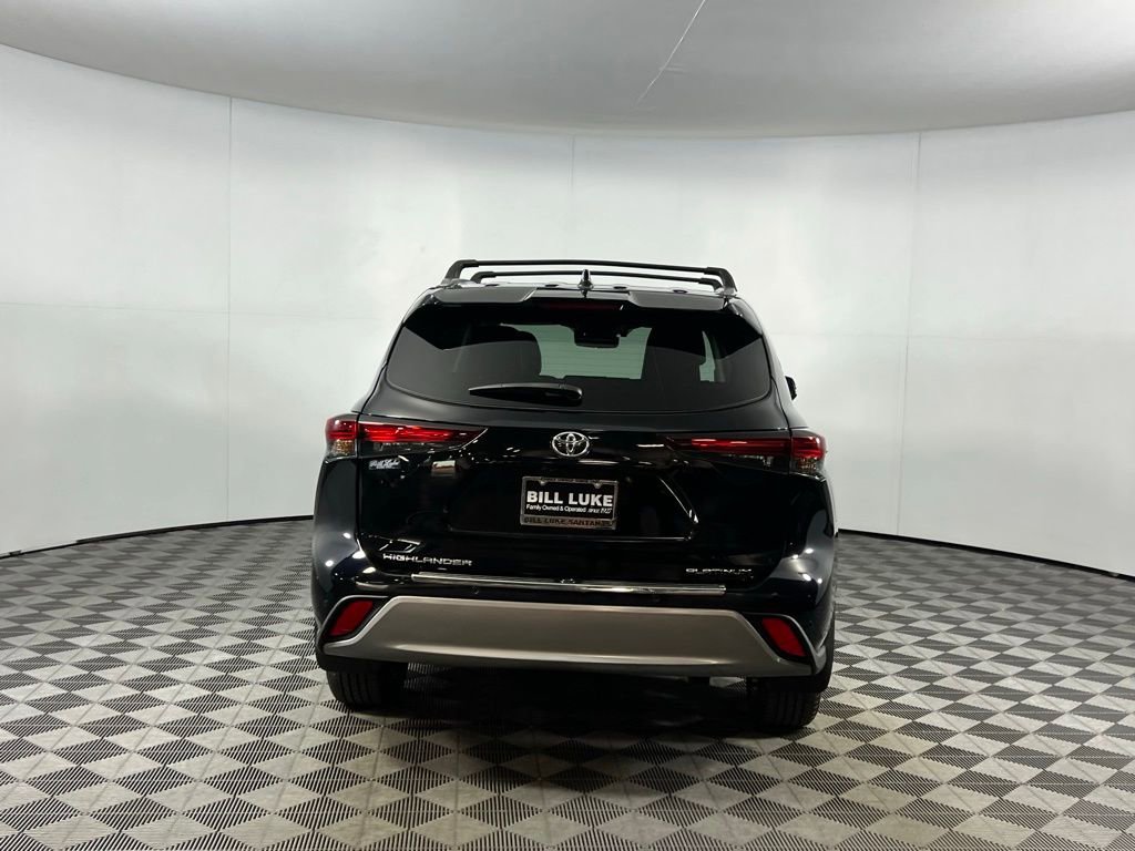 Used 2024 Toyota Highlander Platinum FWD image 6