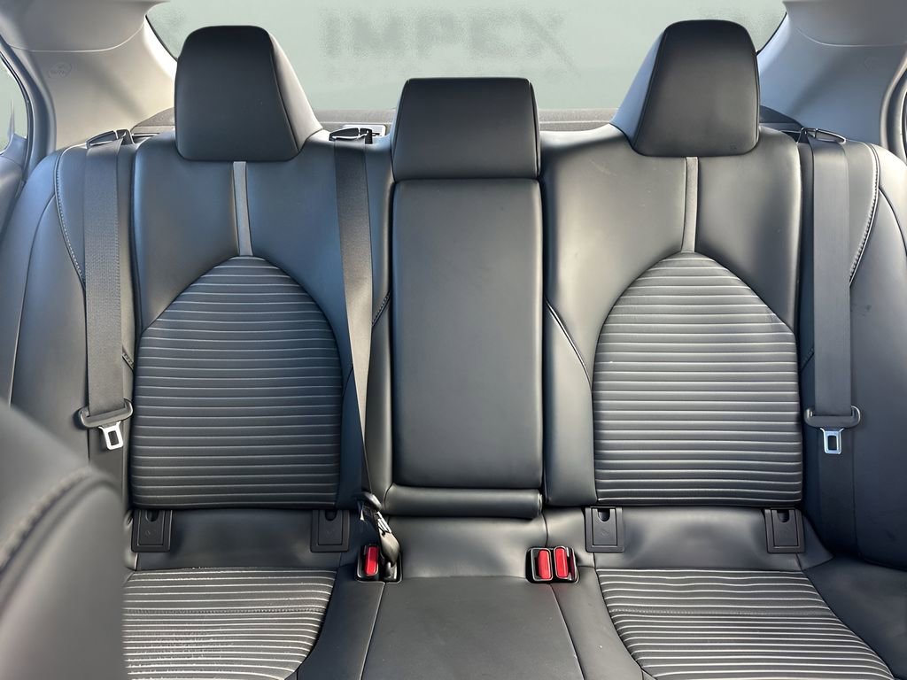 Used 2020 Toyota Camry SE image 11