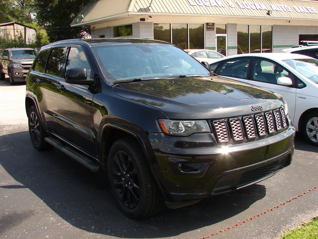 Used 2019 Jeep Grand Cherokee Altitude image 2