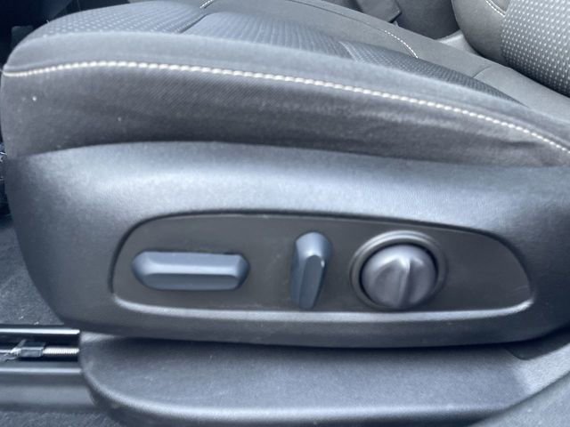 Used 2023 GMC Acadia SLE w/ Driver Convenience Package image 12