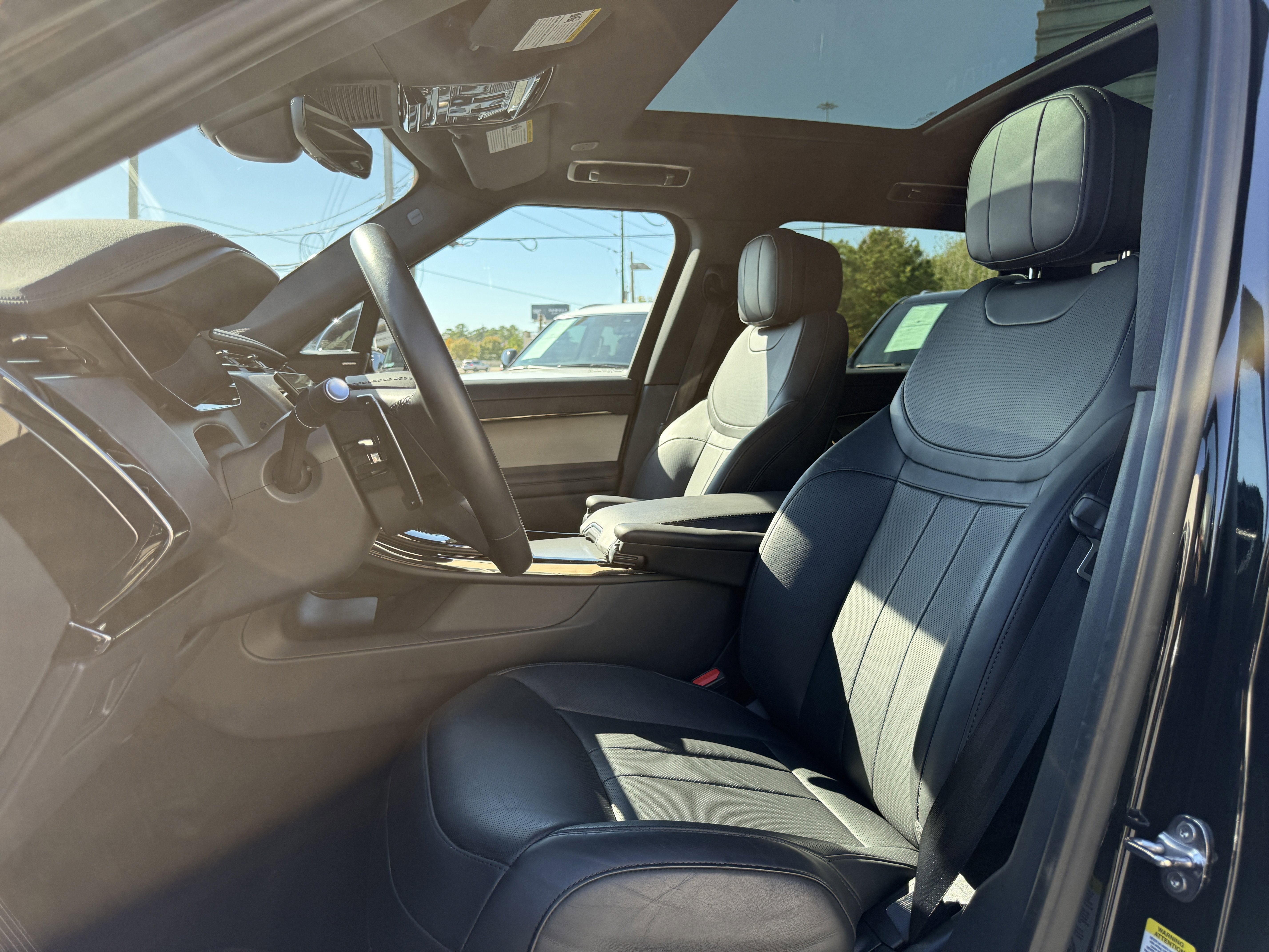 Used 2025 Land Rover Range Rover Sport SE image 13