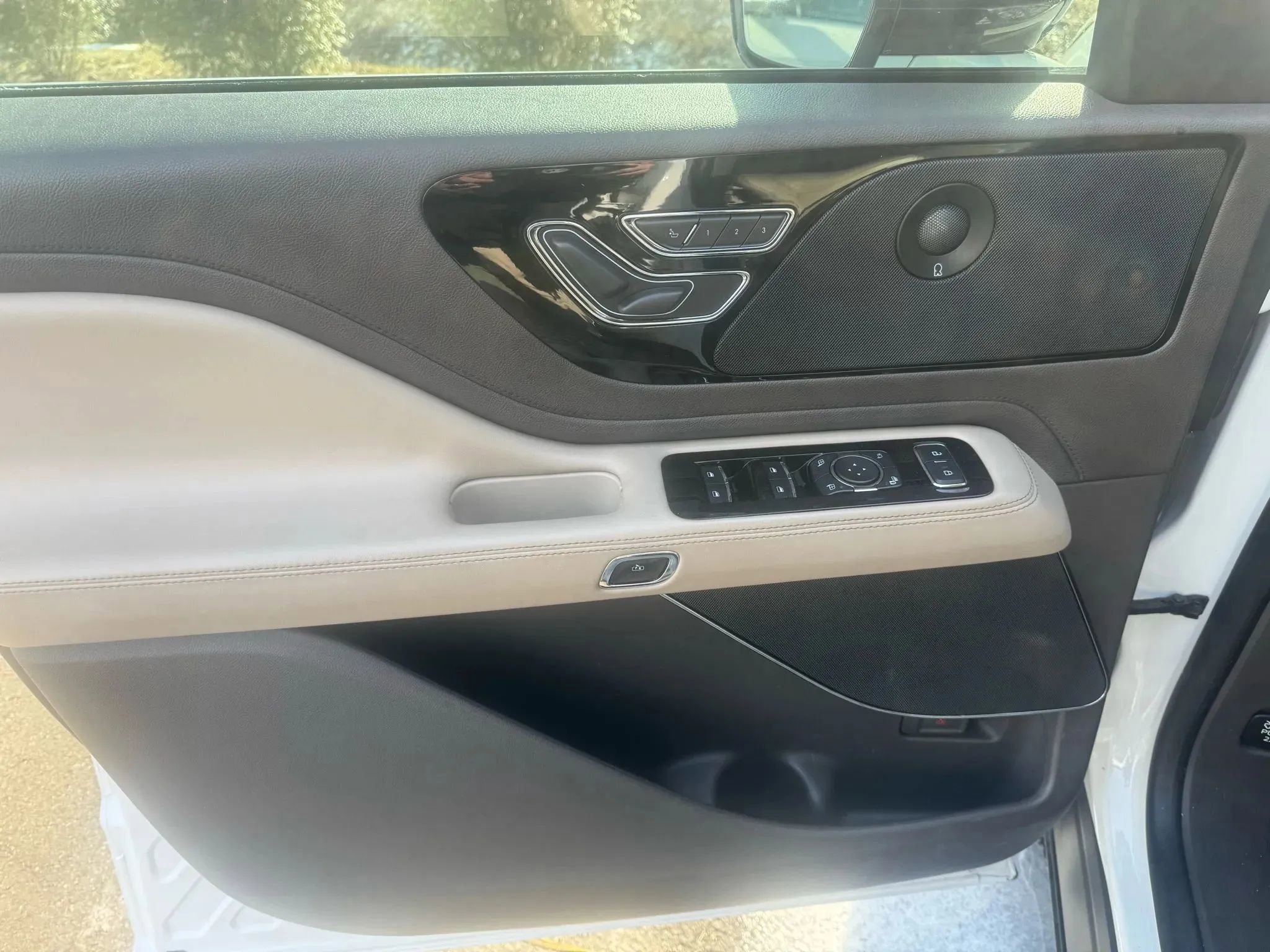 Used 2020 Lincoln Aviator Reserve w/ Equipment Group 201A image 34