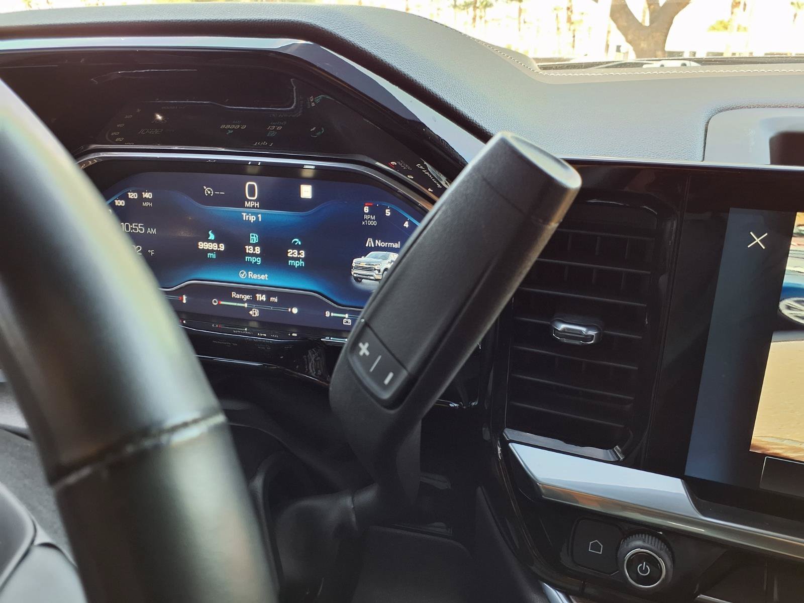 Used 2023 Chevrolet Silverado 1500 LT AWD/4WD image 25