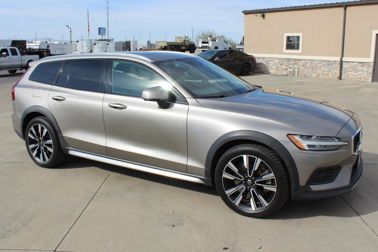 Used 2020 Volvo V60 T5 Cross Country image 5