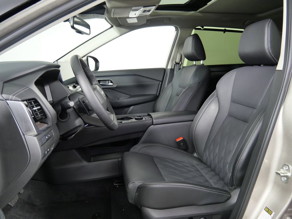 Used 2026 Nissan Rogue Platinum w/ Platinum Premium Package AWD/4WD image 15
