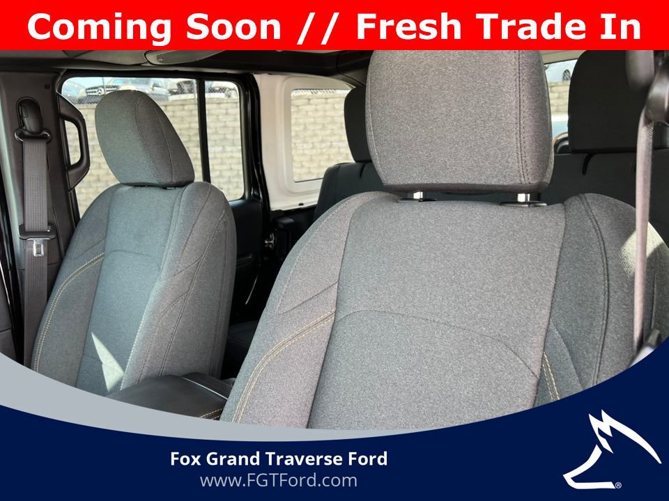 Used 2025 Jeep Wrangler Unlimited Sahara AWD/4WD image 11