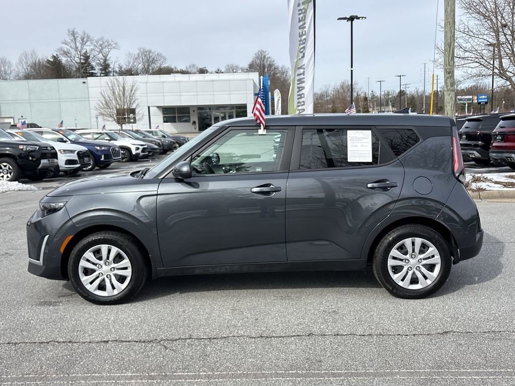 Used 2023 Kia Soul LX image 7