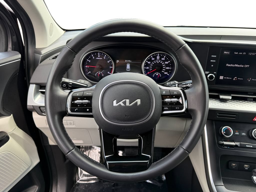 Used 2024 Kia Carnival LX FWD image 12
