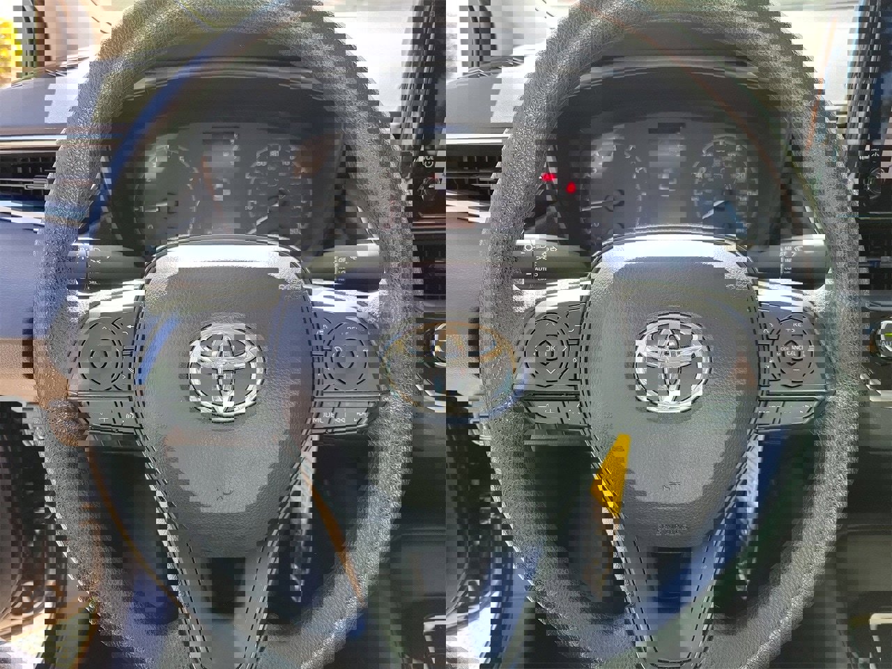 Used 2024 Toyota Corolla LE image 18