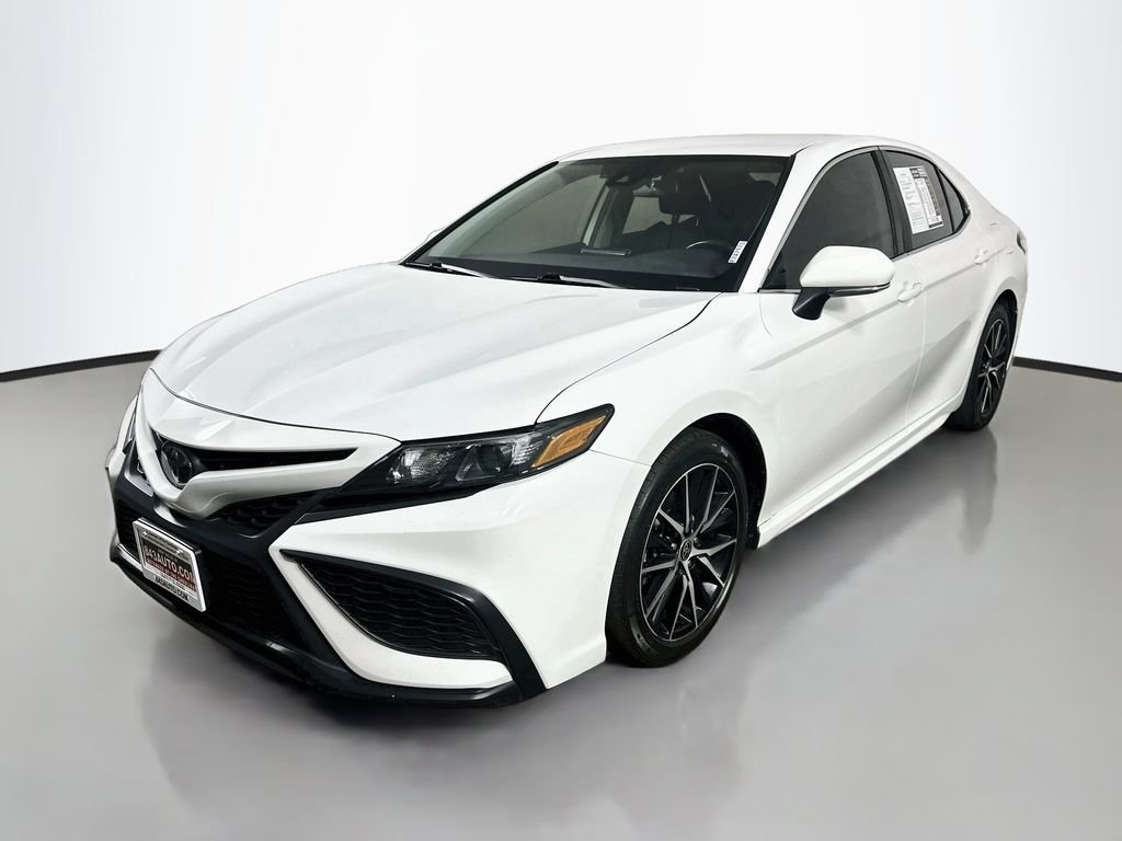 Used 2023 Toyota Camry SE FWD video 3