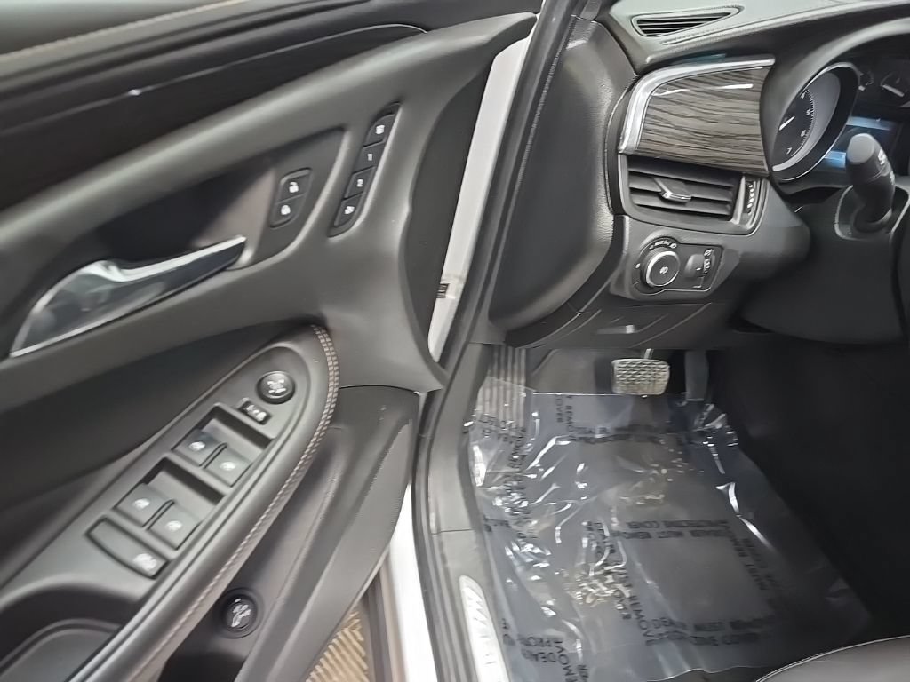 Used 2018 Buick Envision Essence AWD/4WD image 29