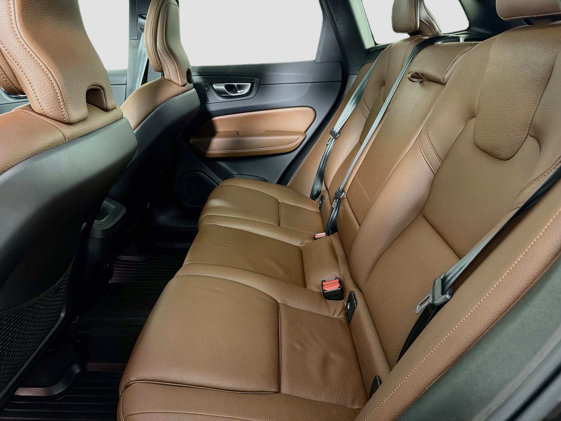 Certified 2024 Volvo XC60 B5 Plus w/ Protection Package Premier AWD/4WD image 26