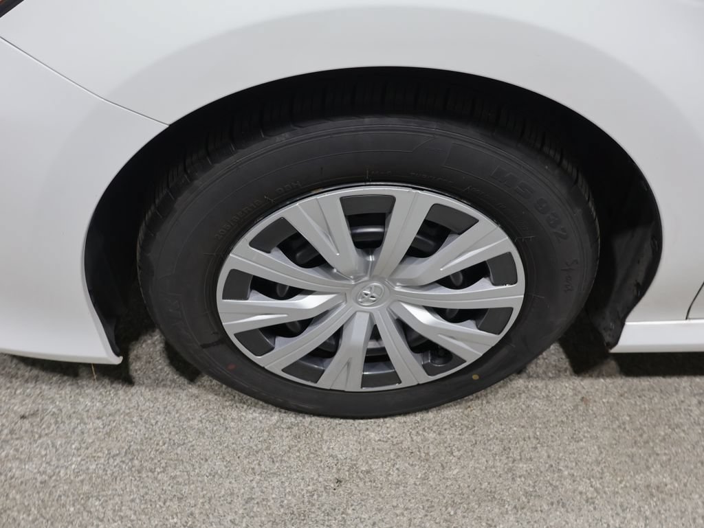 Used 2021 Toyota Camry LE FWD image 9