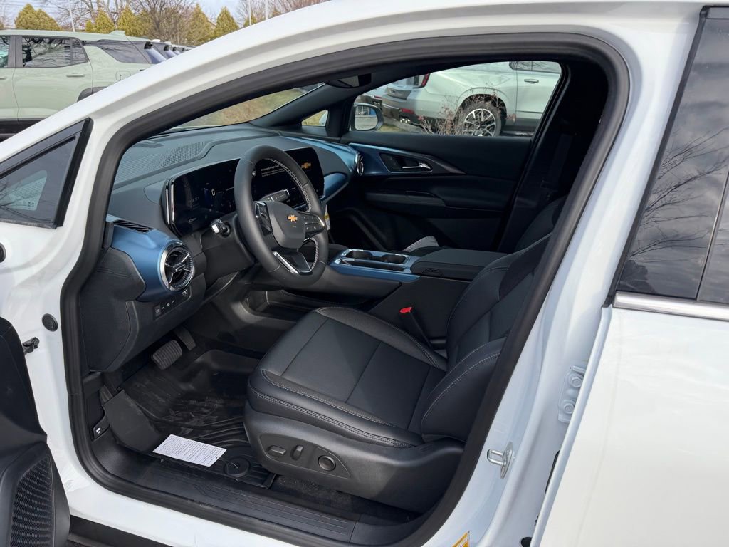 New 2026 Chevrolet Equinox EV LT AWD/4WD image 11