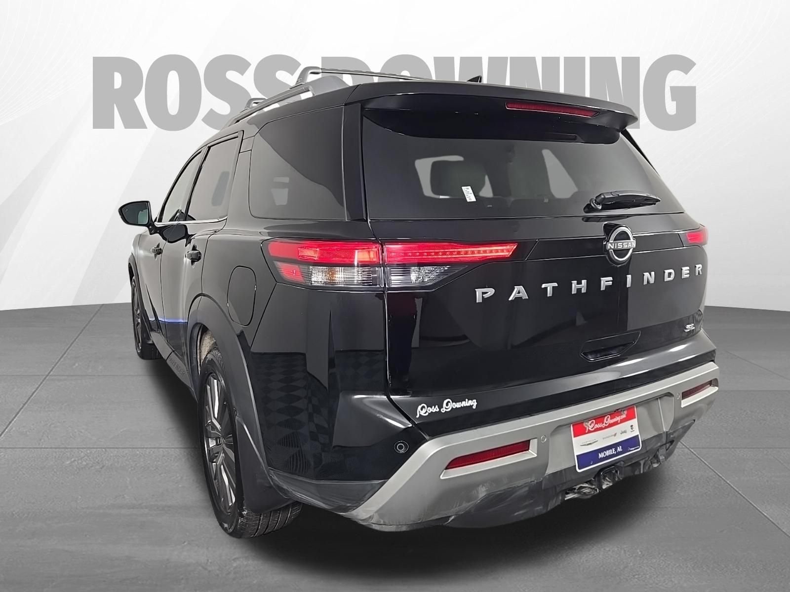 Used 2025 Nissan Pathfinder SL w/ SL Premium Package FWD image 6