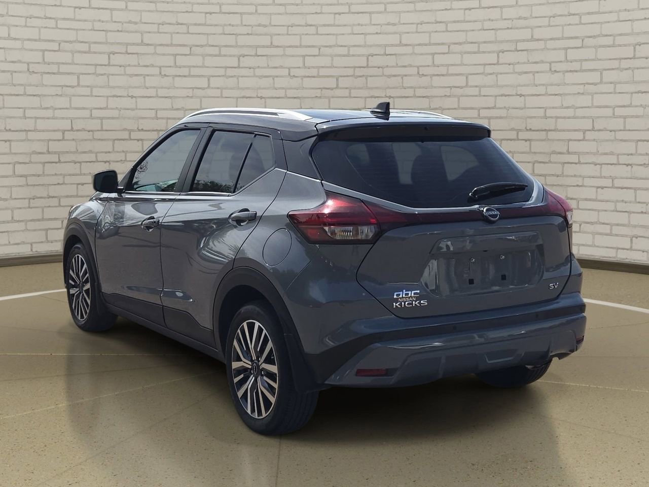 Used 2023 Nissan Kicks SV image 7