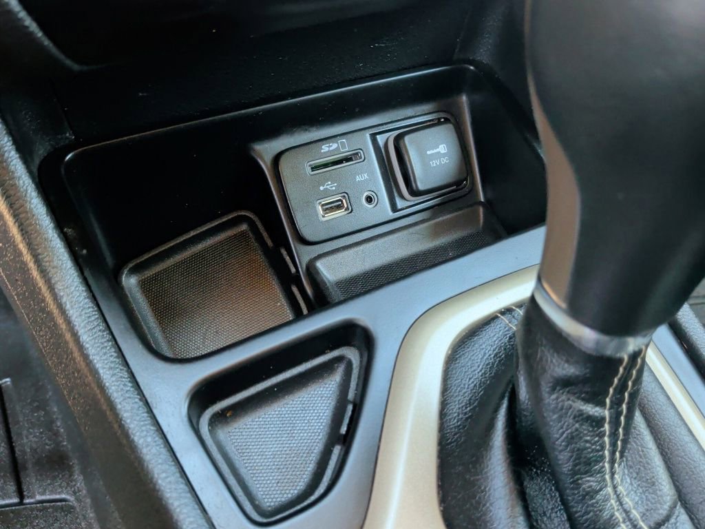 Used 2015 Jeep Cherokee Limited FWD image 28