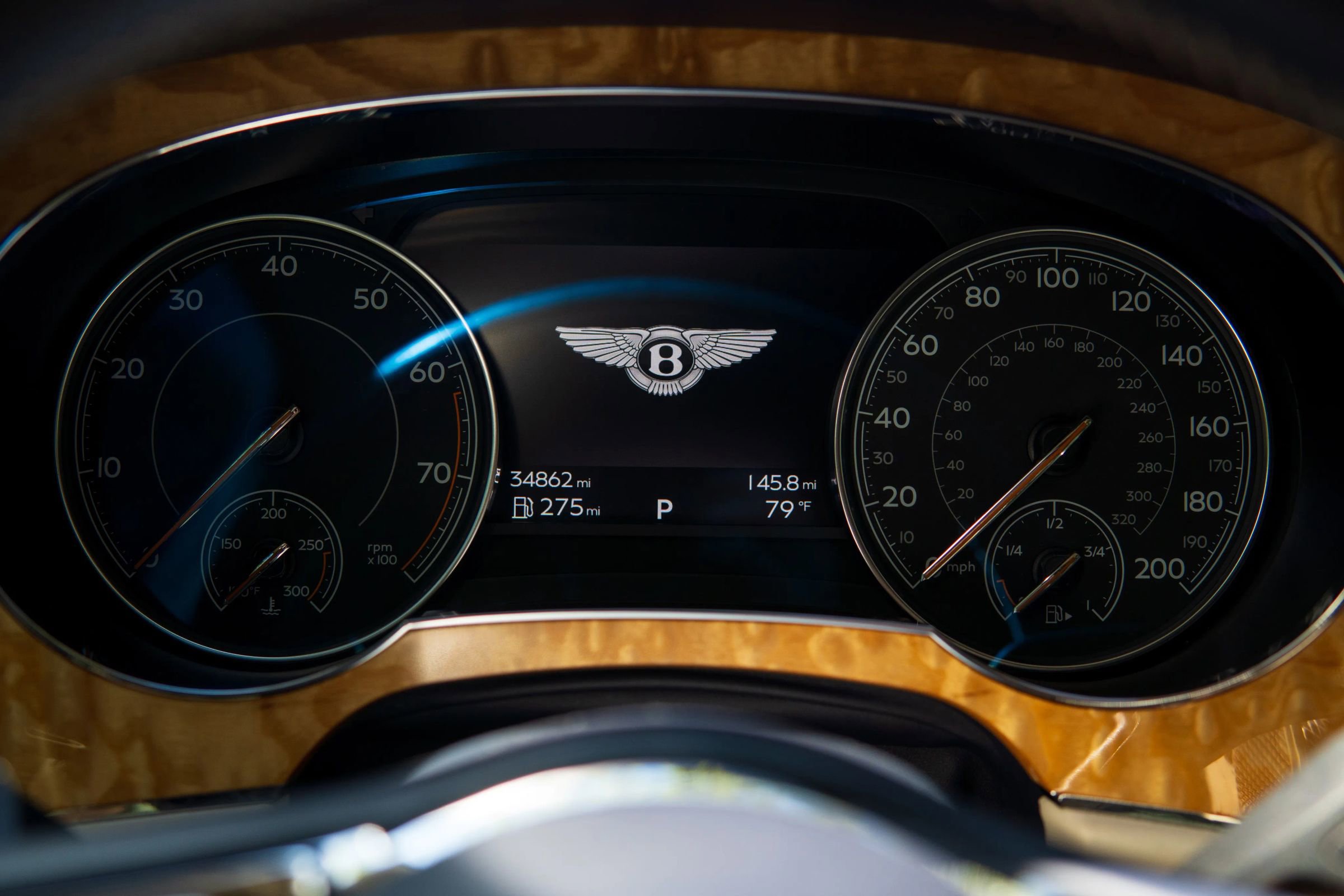 Used 2017 Bentley Bentayga image 16