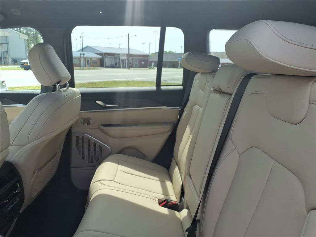 New 2026 Jeep Grand Cherokee Limited AWD/4WD image 7