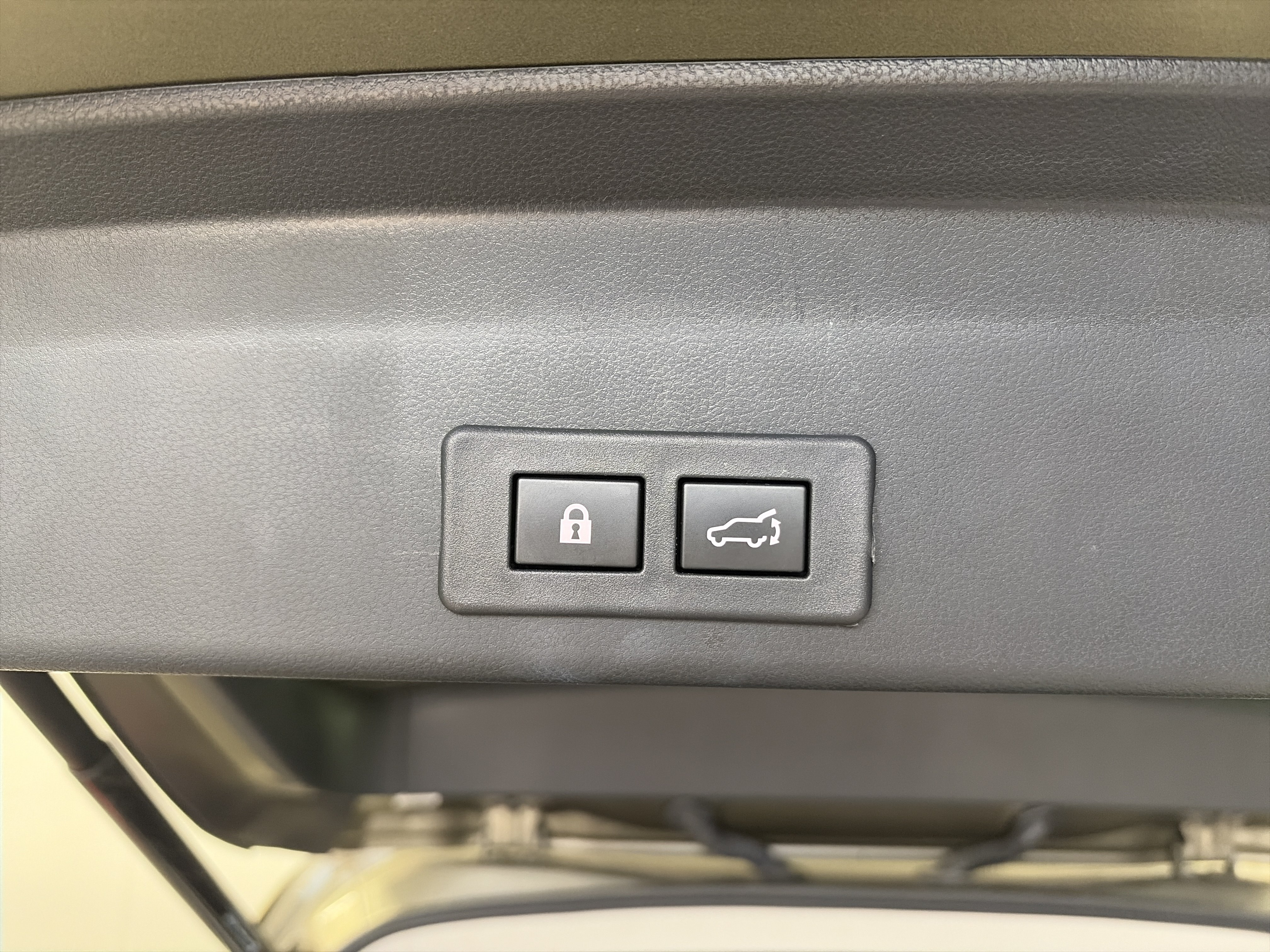 Certified 2025 Subaru Ascent Premium AWD/4WD image 16