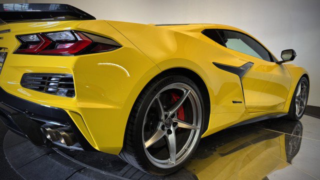Used 2025 Chevrolet Corvette E-Ray w/ Stealth Interior Trim Package AWD/4WD image 28