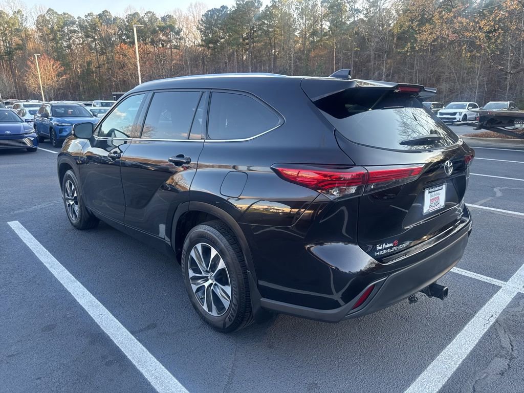 Used 2021 Toyota Highlander XLE image 16