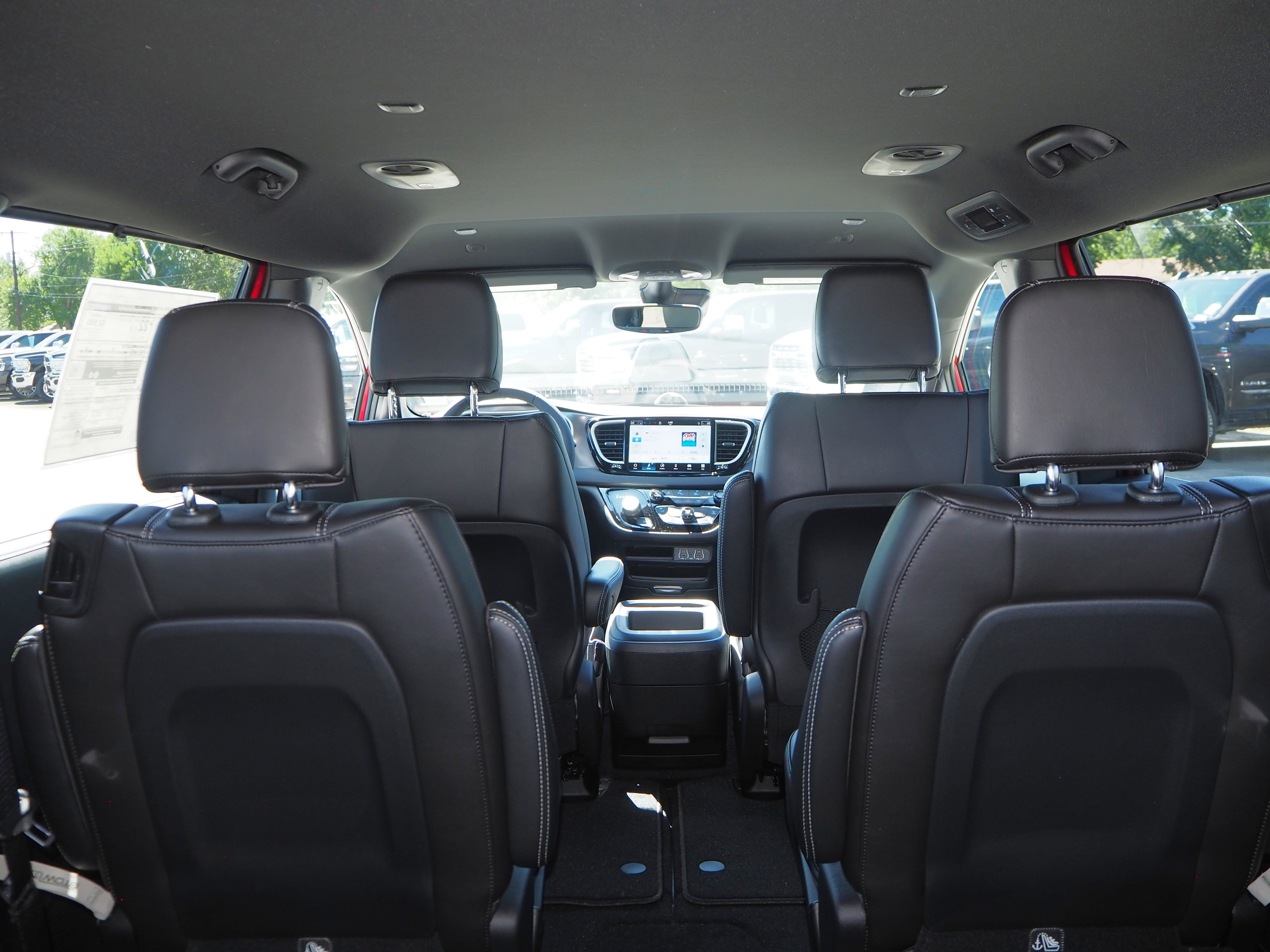 New 2025 Chrysler Voyager LX image 10