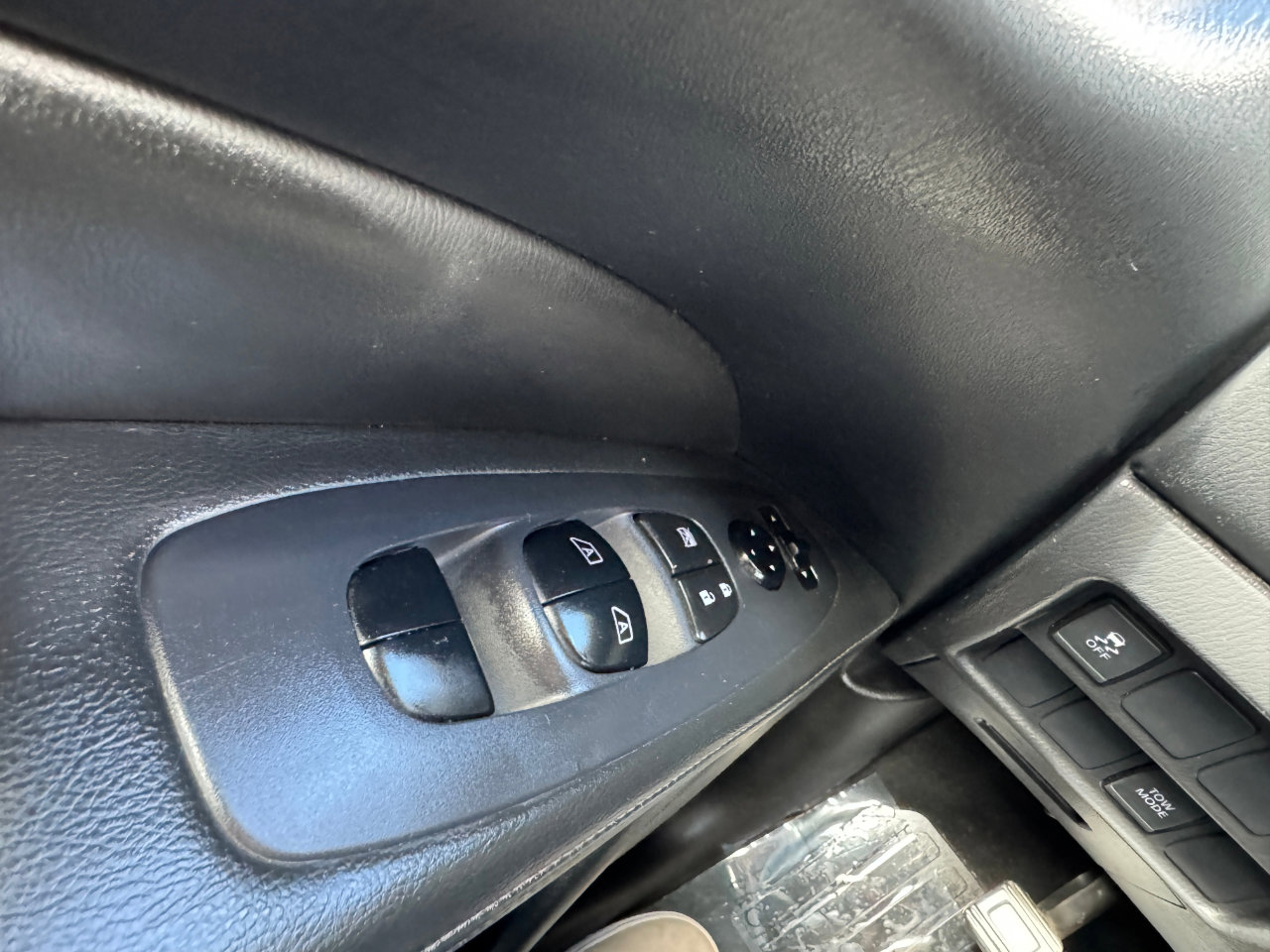 Used 2018 Nissan Pathfinder SV image 28