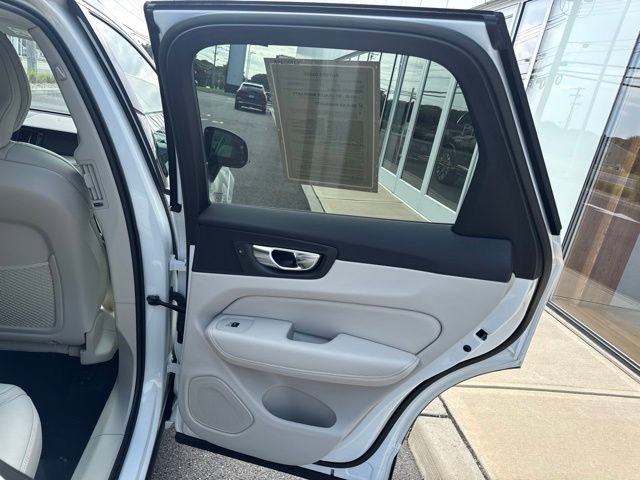 Used 2023 Volvo XC60 B5 Ultimate w/ Climate Package AWD/4WD image 12