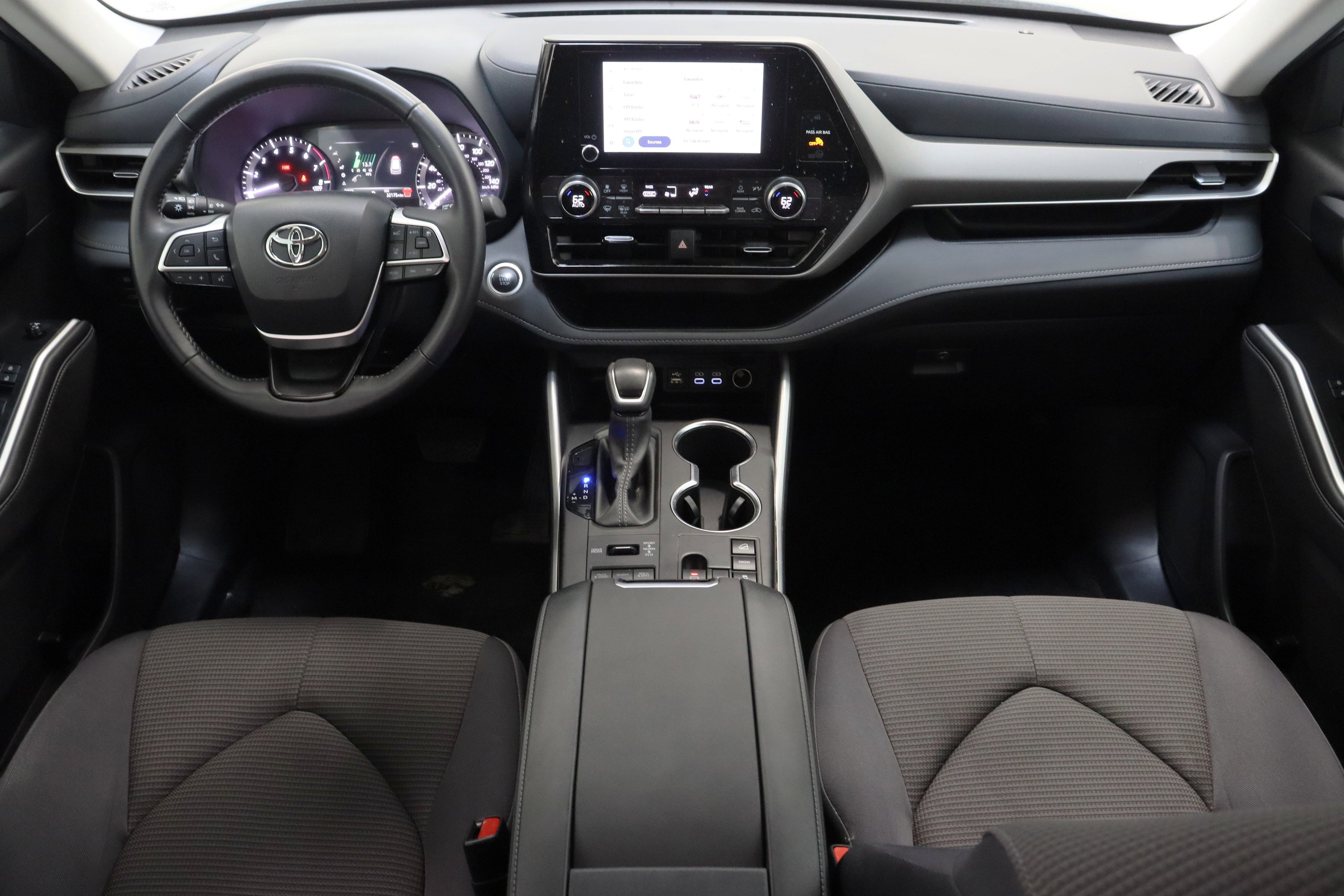 Certified 2025 Toyota Highlander LE image 30