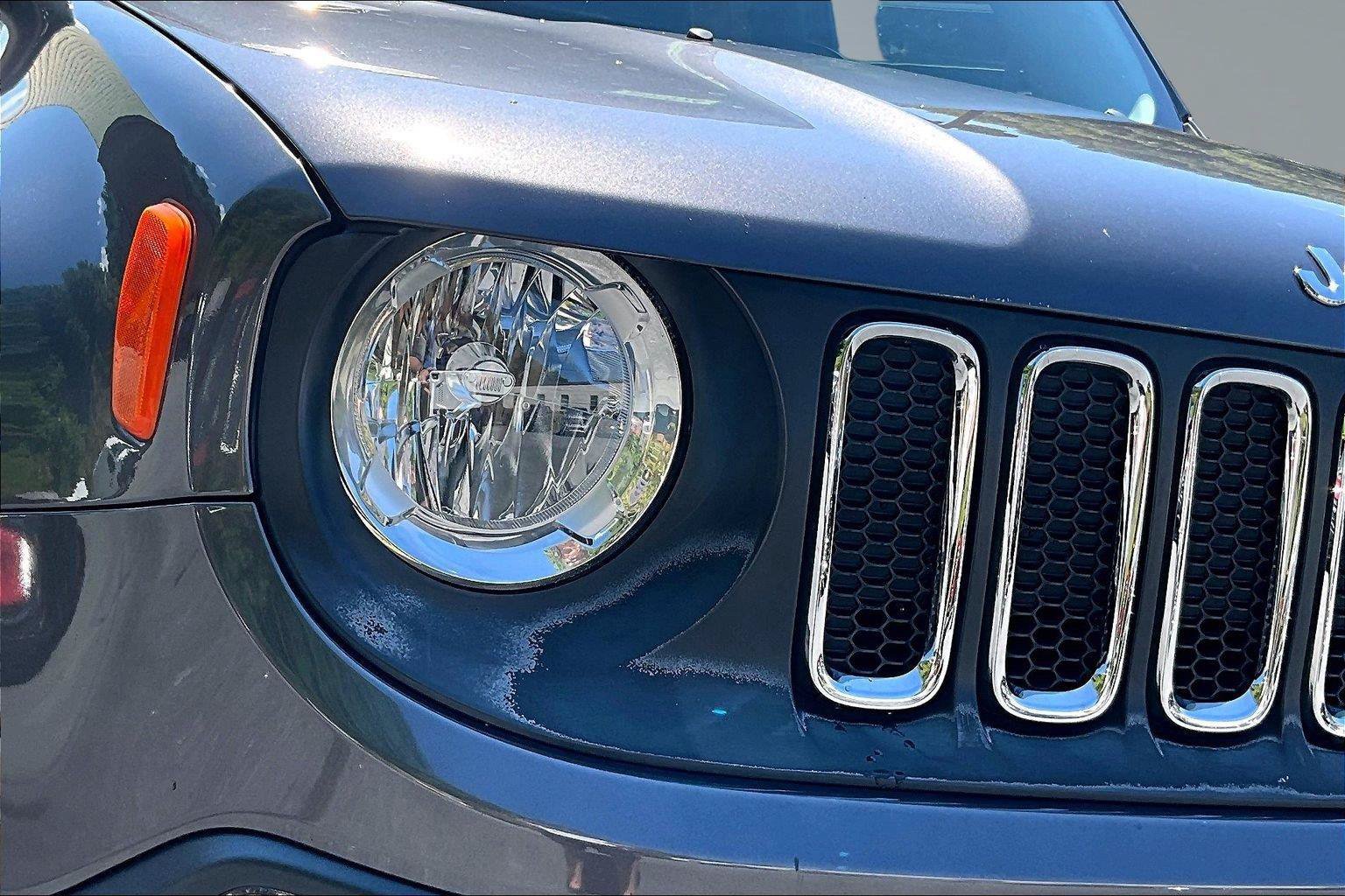 Used 2017 Jeep Renegade Latitude AWD/4WD image 30