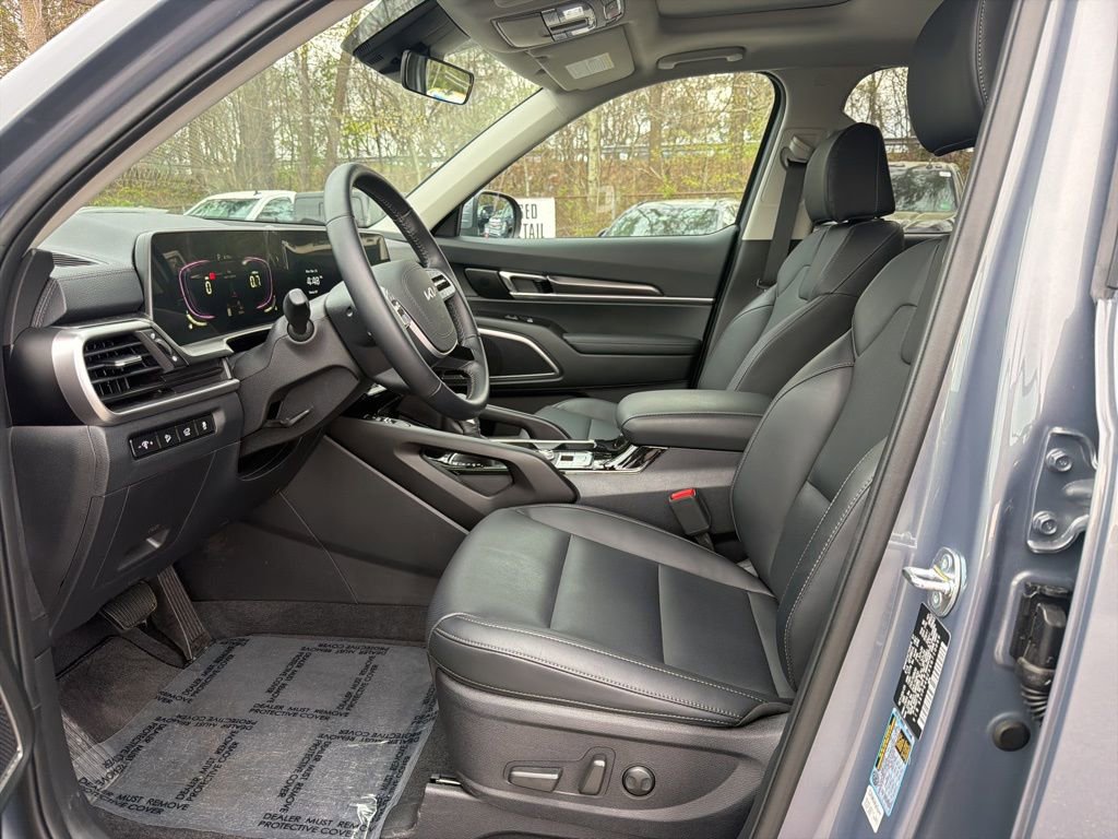 Certified 2025 Kia Telluride S image 16