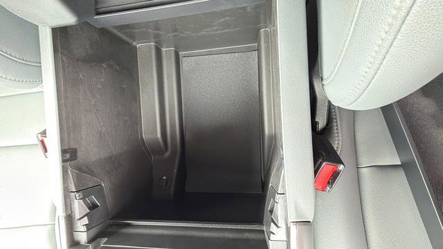 Used 2022 Ford F150 Lightning Pro image 32