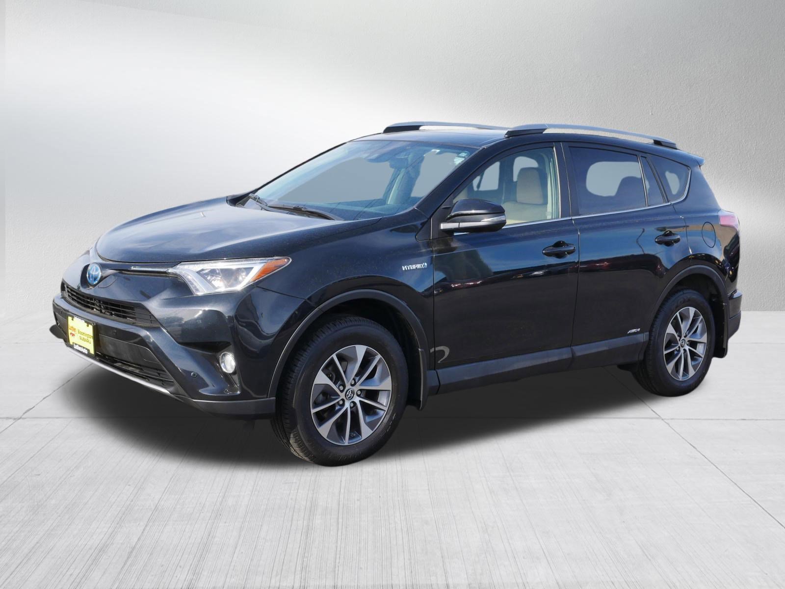 Used 2018 Toyota RAV4 XLE w/ Convenience Package AWD/4WD image 3