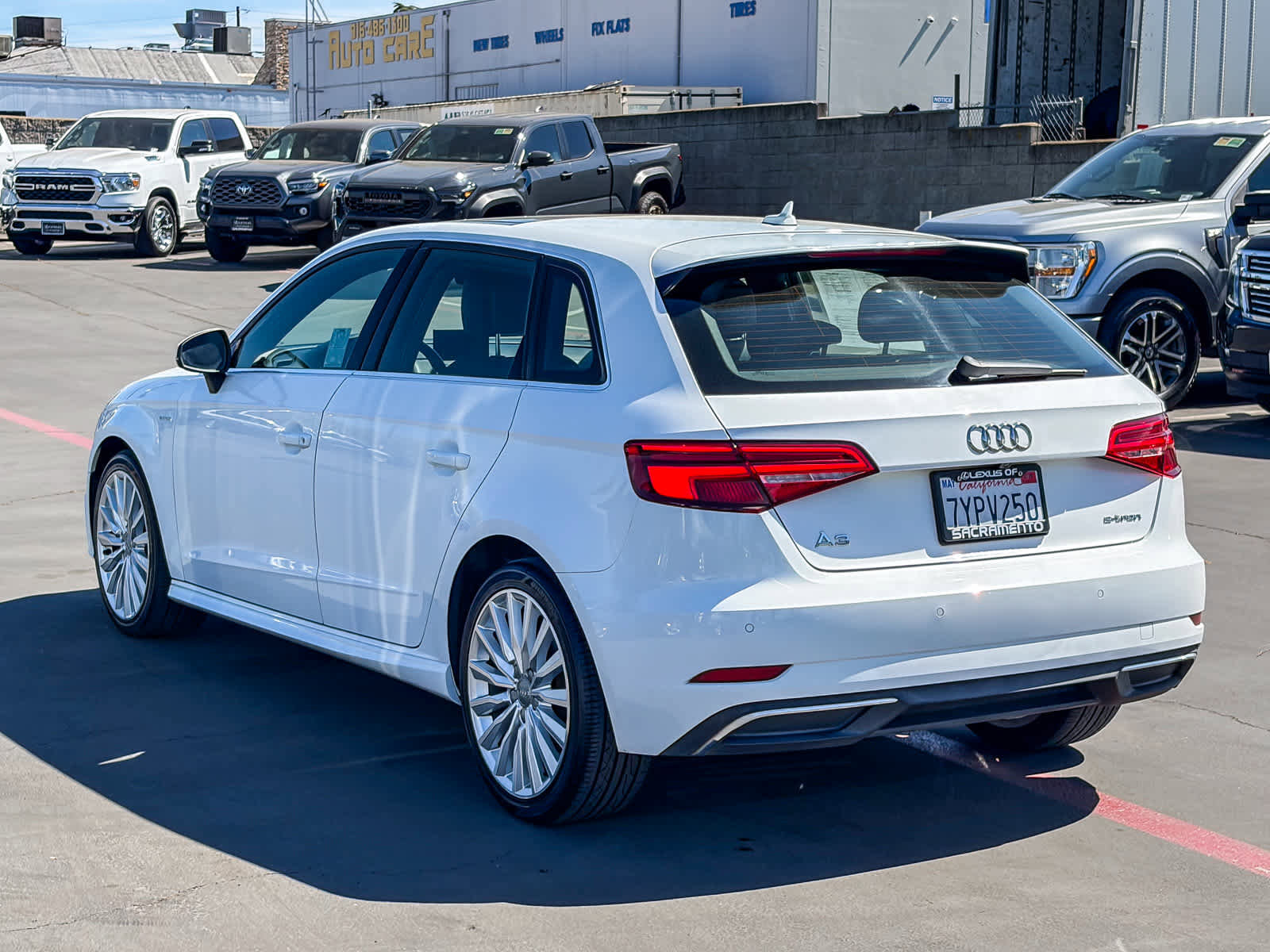 Used 2017 Audi A3 e-tron Premium Plus w/ Technology Package image 2